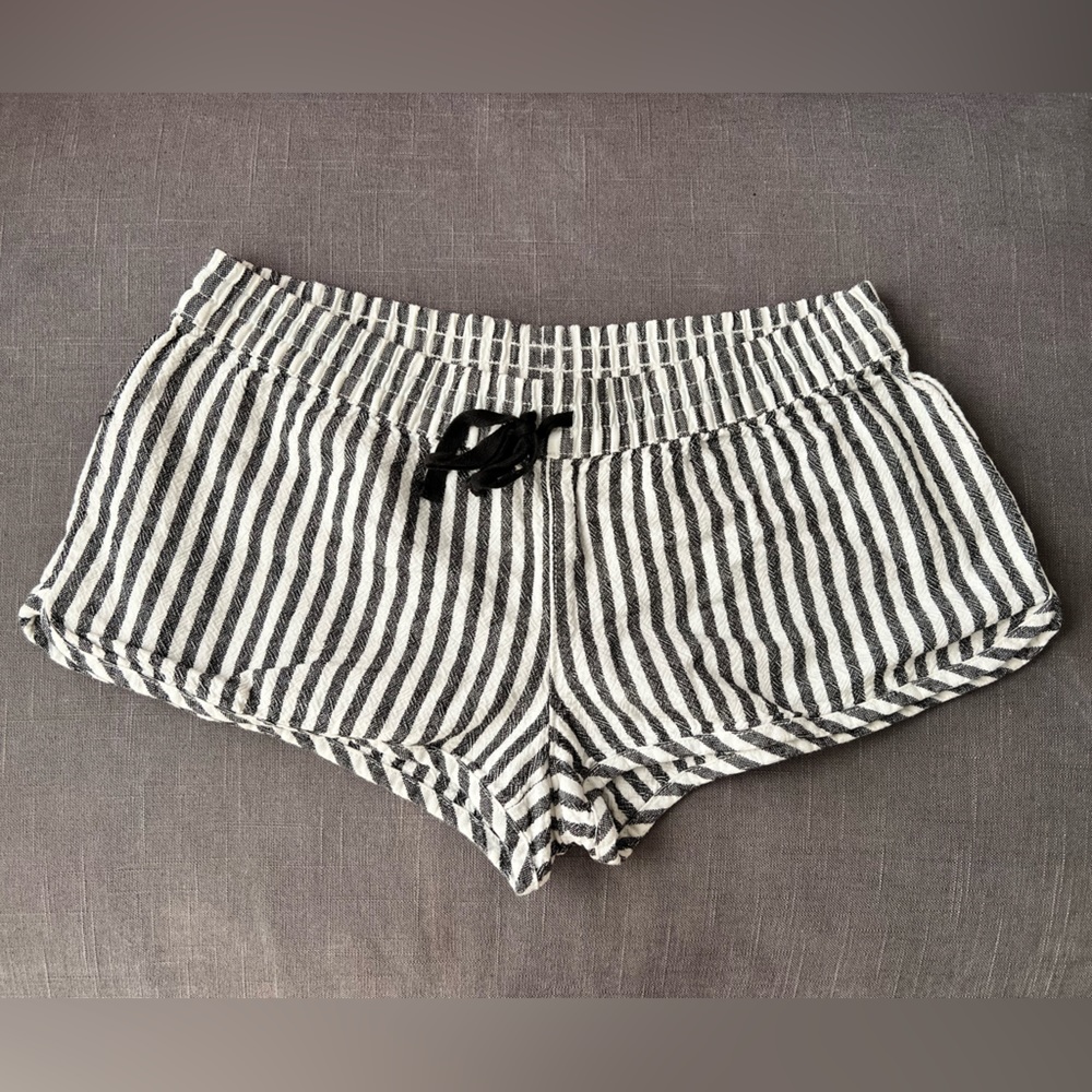 Hurley Striped Shorts - Medium